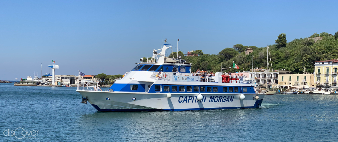 Giri dell'isola, tutte le suggestioni delle baie, dei piccoli promontori, delle spiagge e dei borghi costieri